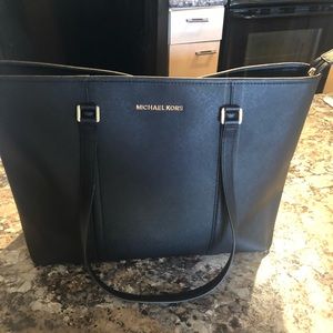 Michael Kors Large Jetset Leather Crossgrain Purse